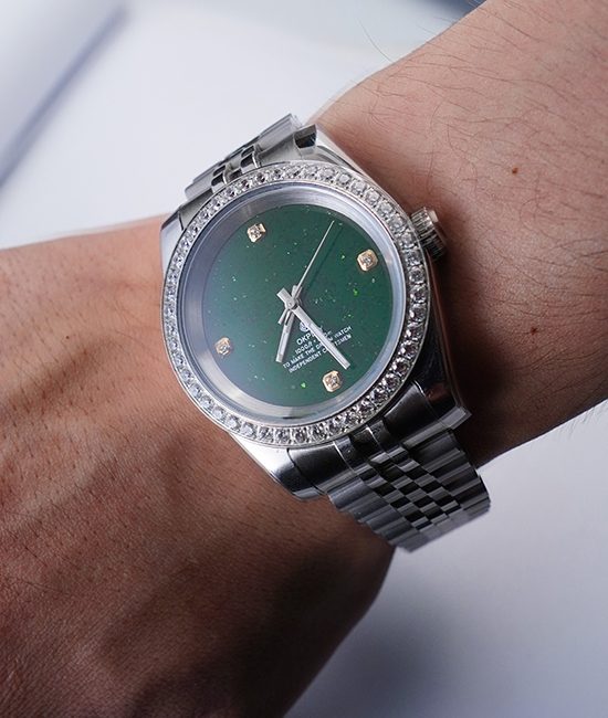 Silver diamond green sands