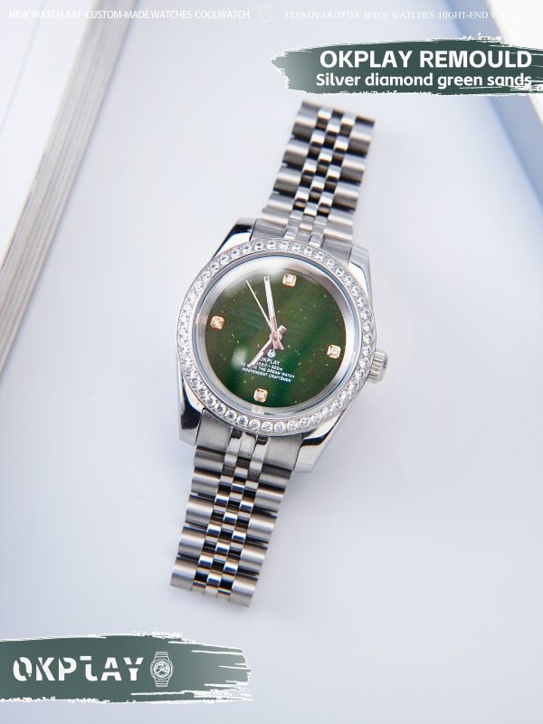 Silver diamond green sands